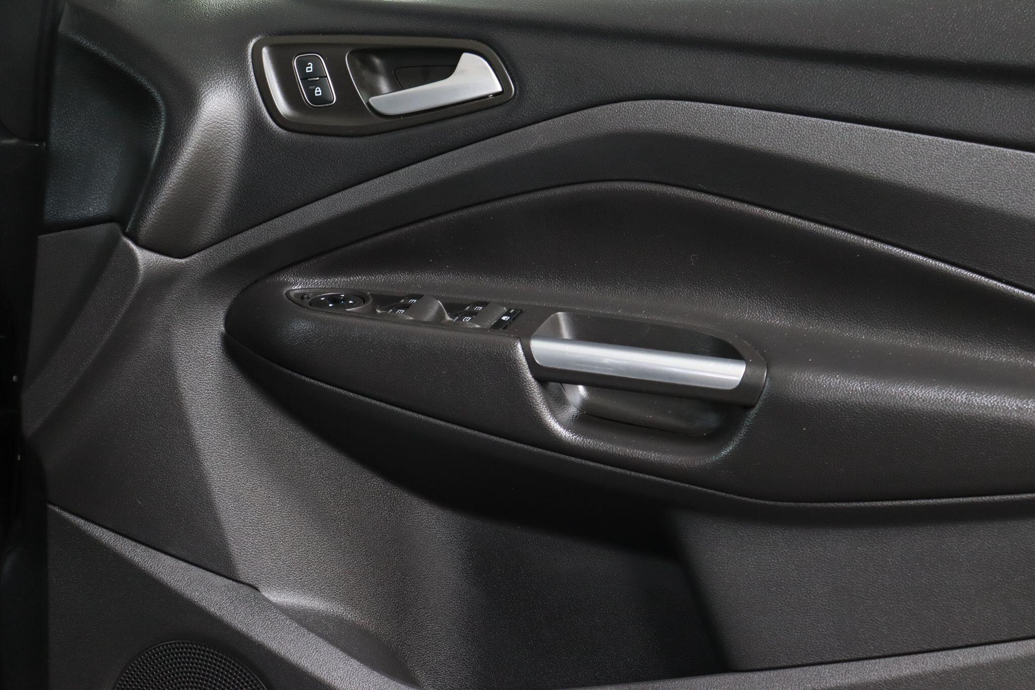 Ford Kuga view 36