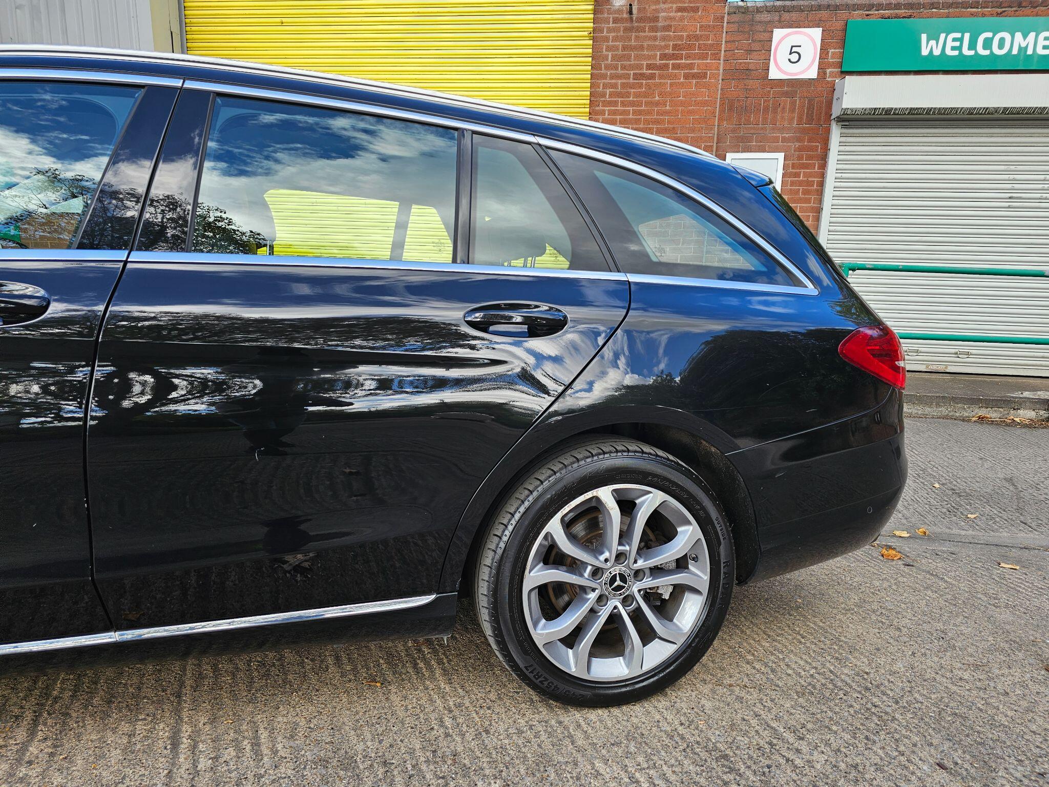 Mercedes-Benz C-Class view 36