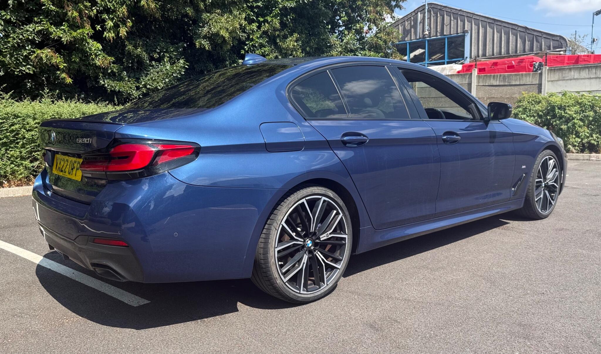 BMW 5 Series view 4