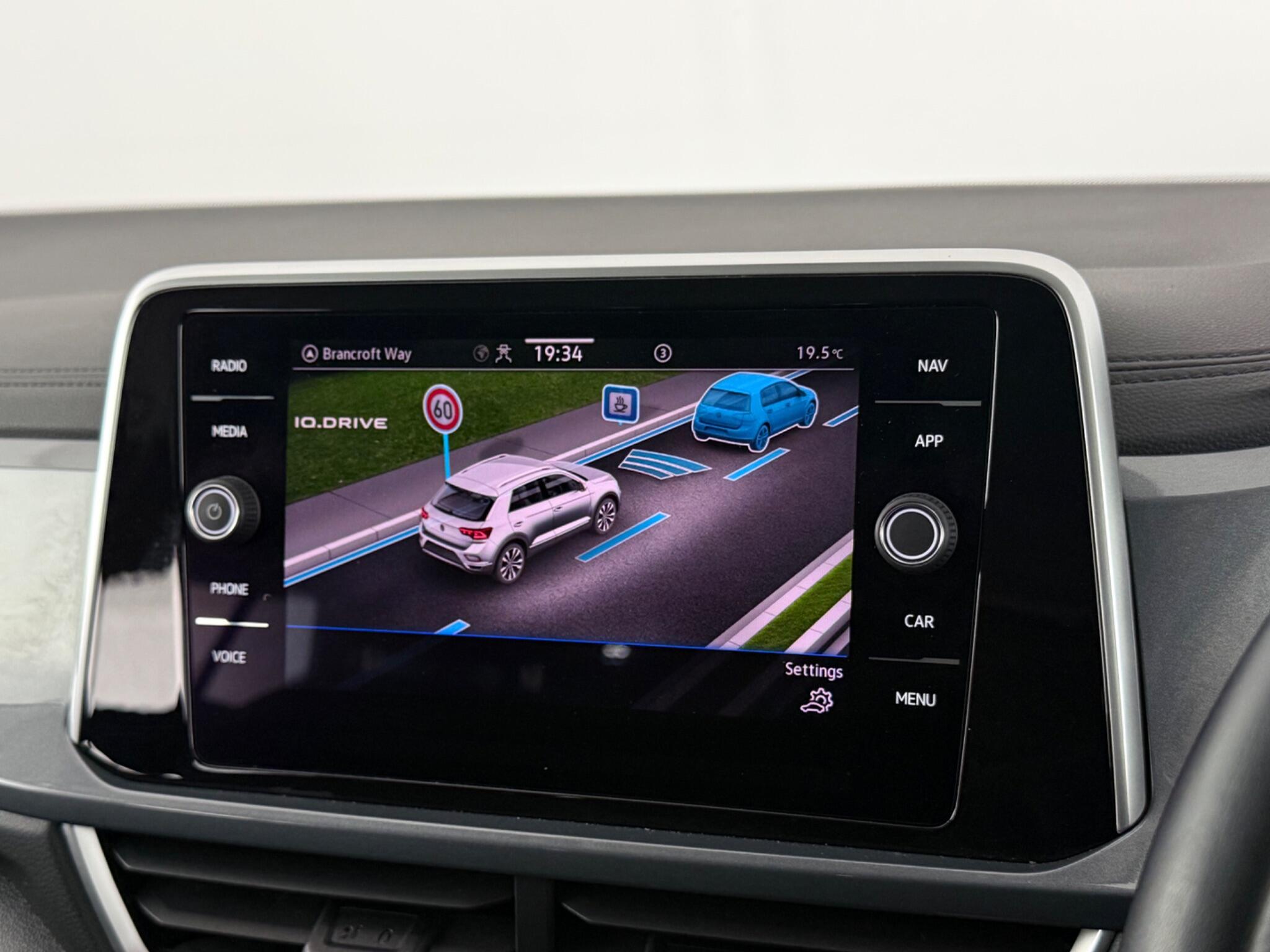Volkswagen T-Roc view 27