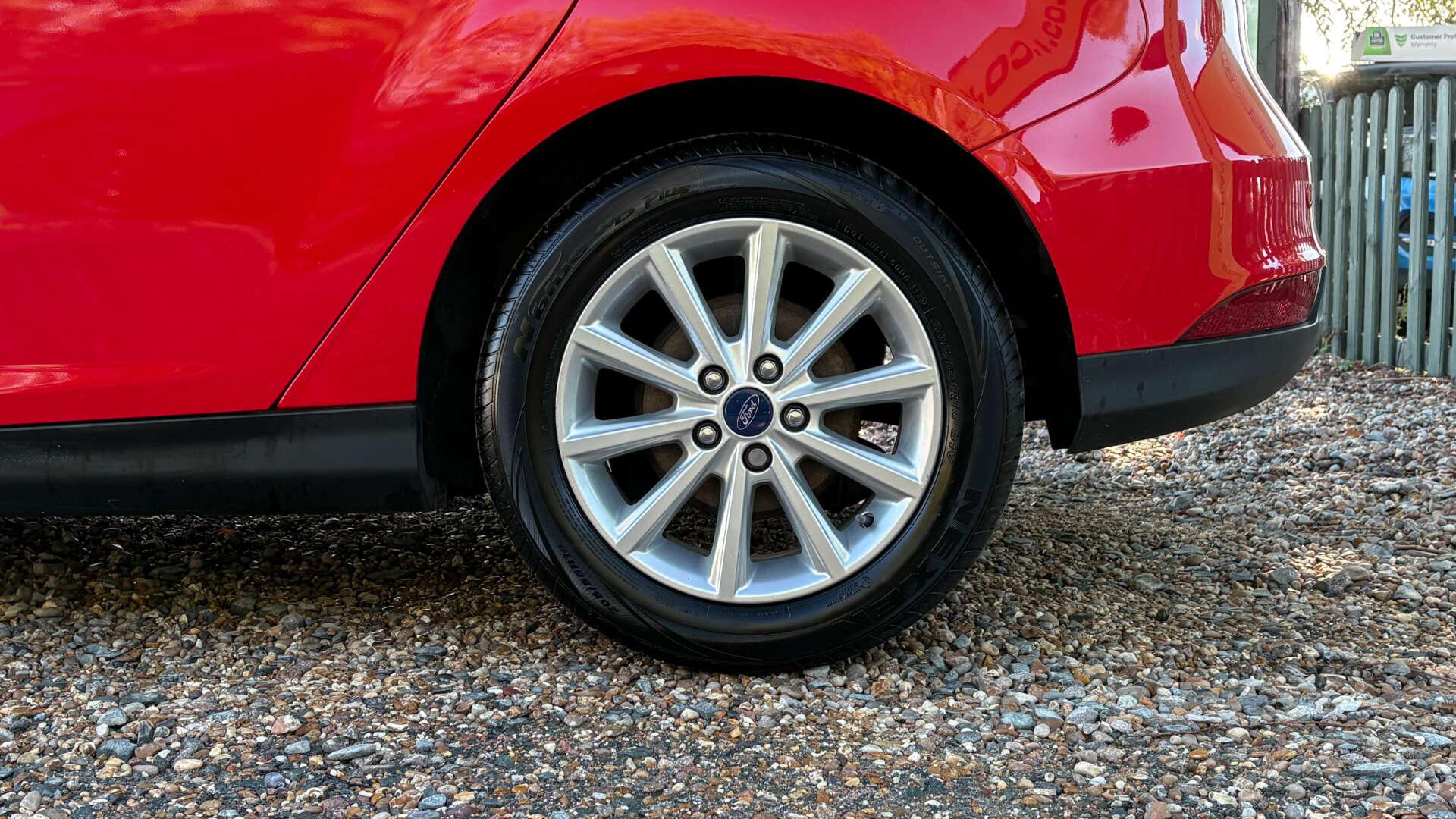 Ford Focus view 38