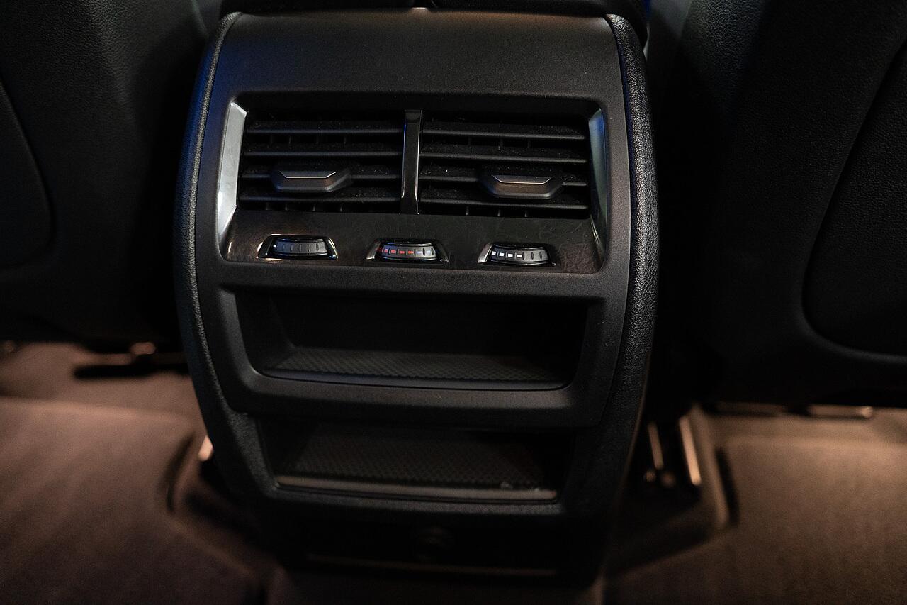 BMW X5 view 32