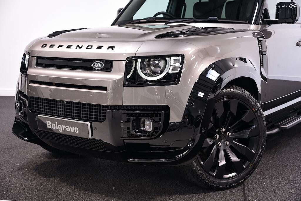 Land Rover Defender view 9