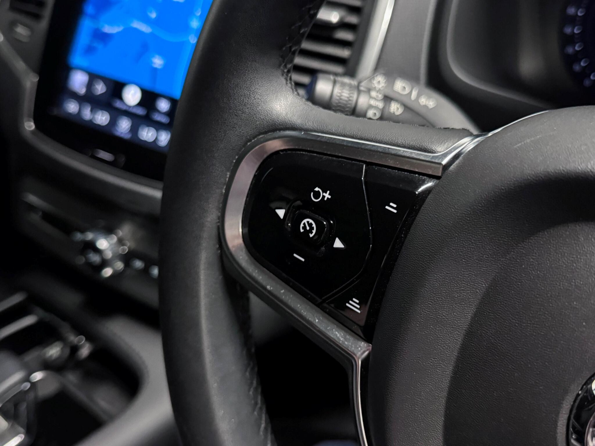 Volvo XC90 view 16