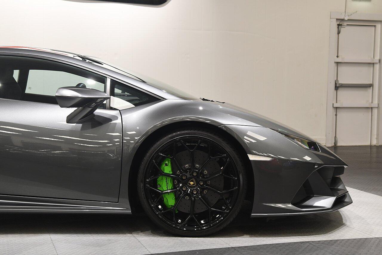 Lamborghini Huracan view 34