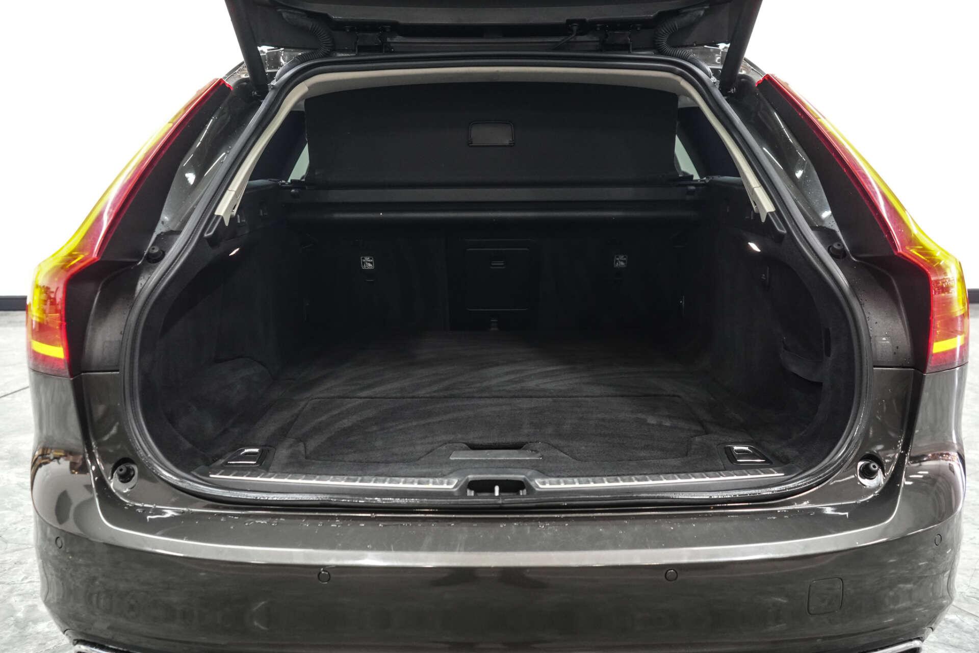 Volvo V90 view 11