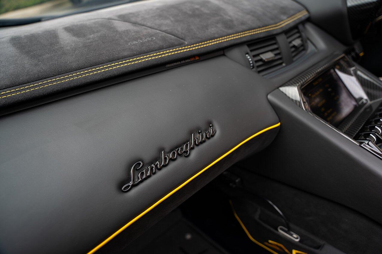 Lamborghini Aventador view 61