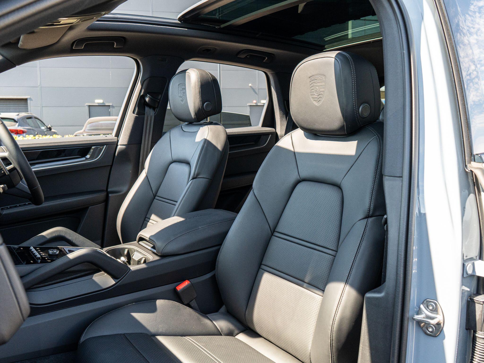 Porsche Cayenne view 21