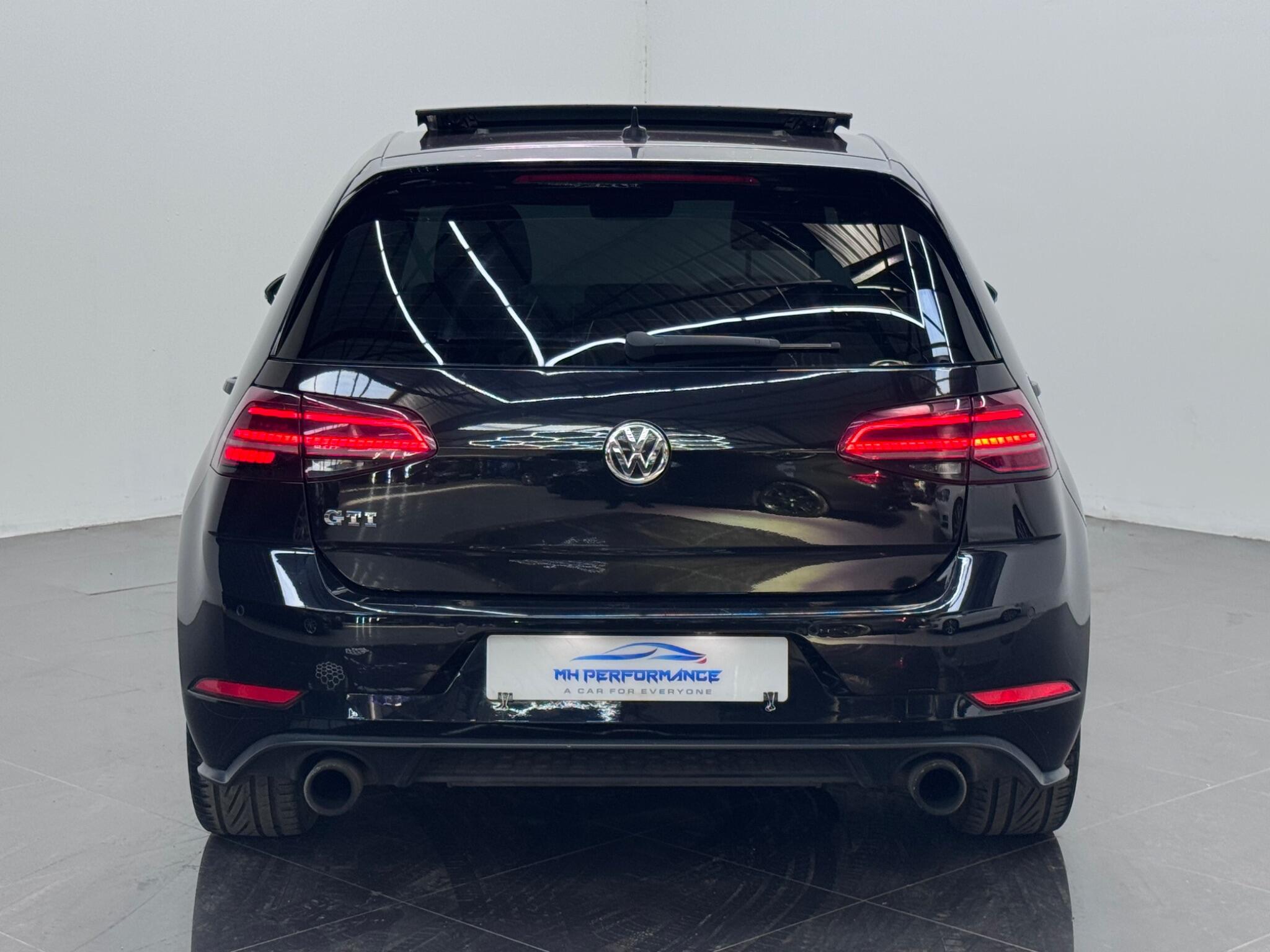 Volkswagen Golf view 4