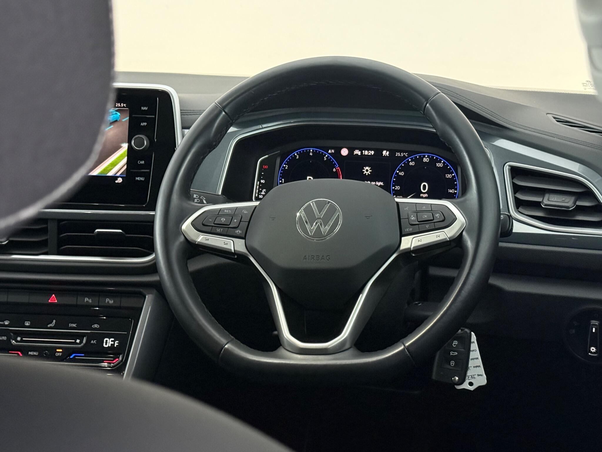Volkswagen T-Roc view 13