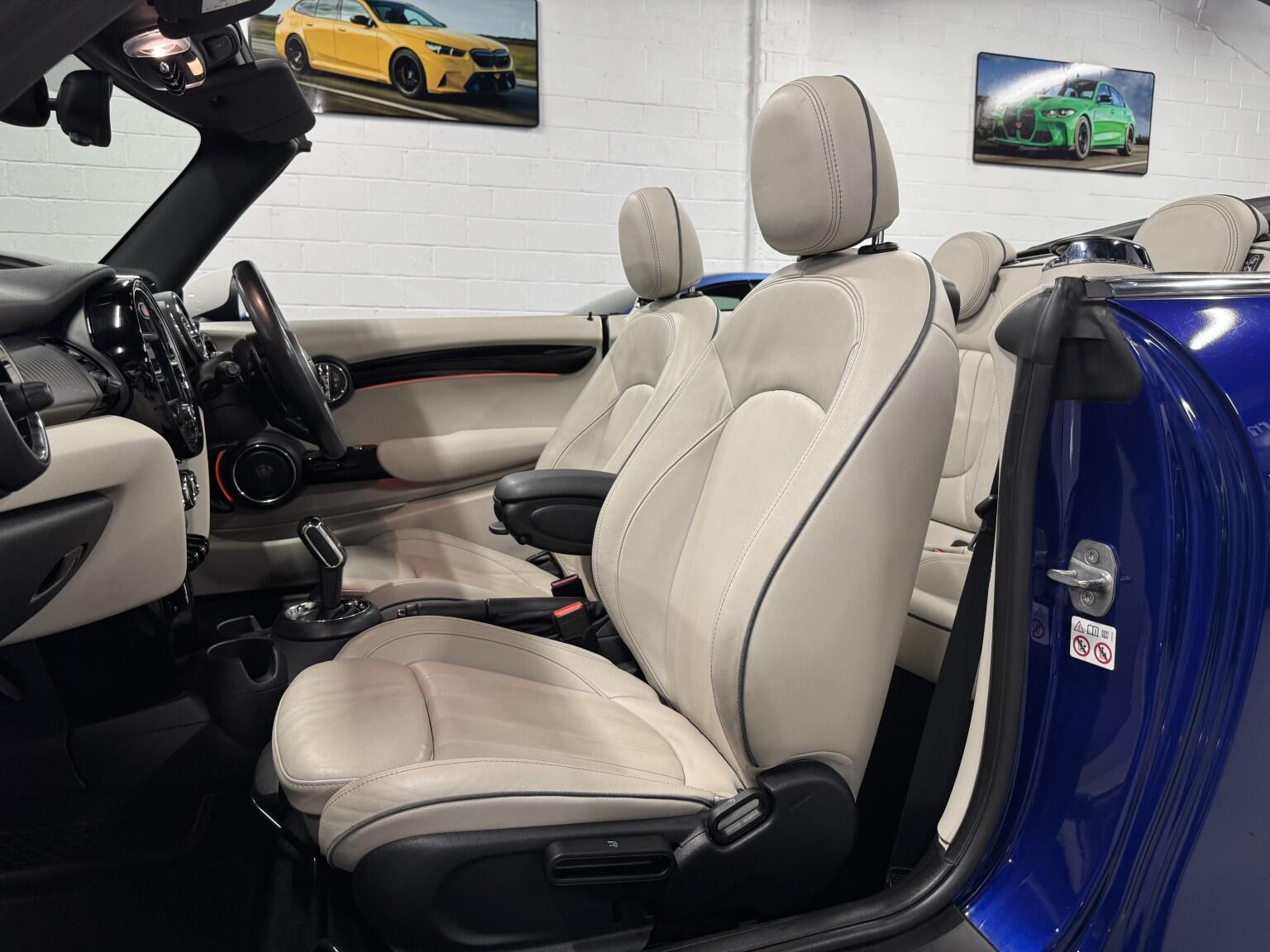 Mini Convertible view 6