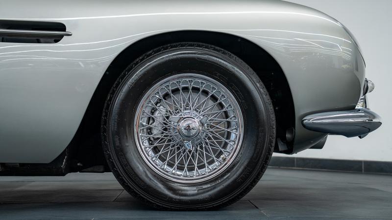 Aston Martin DB5 view 17