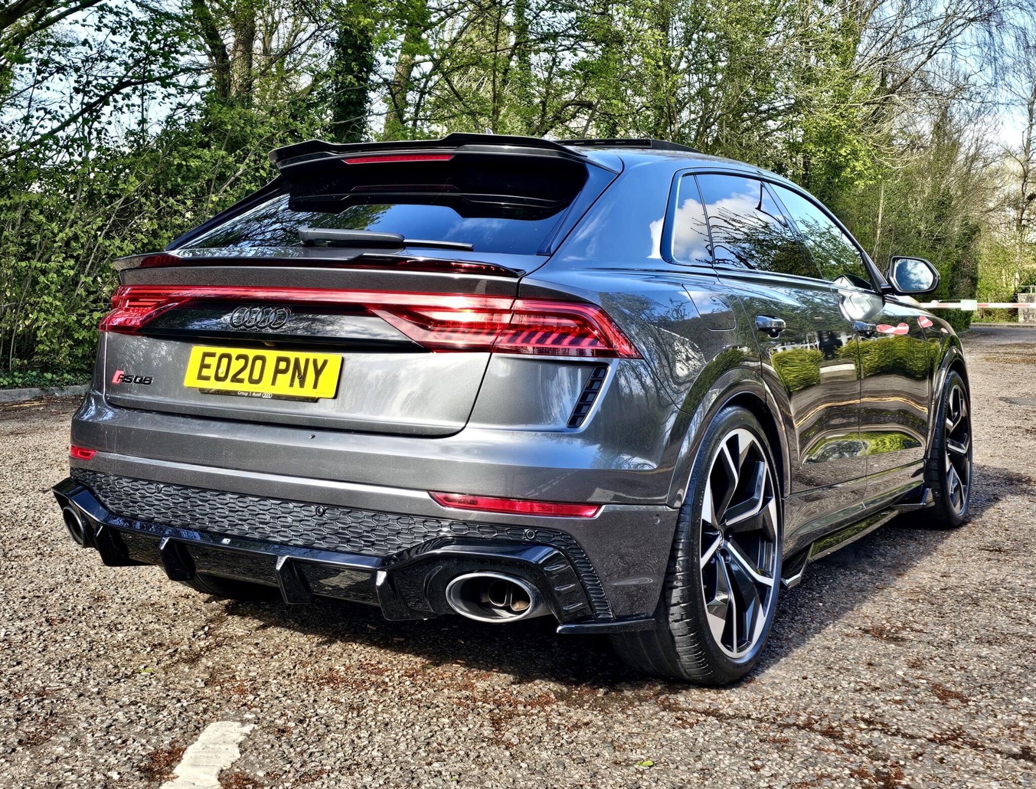 Audi RS Q8 view 17