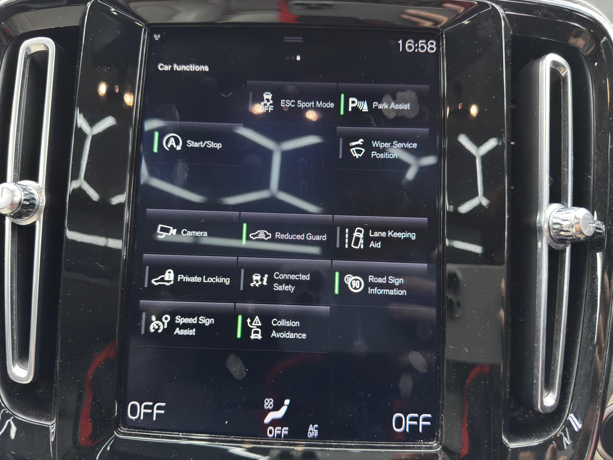 Volvo XC40 view 32