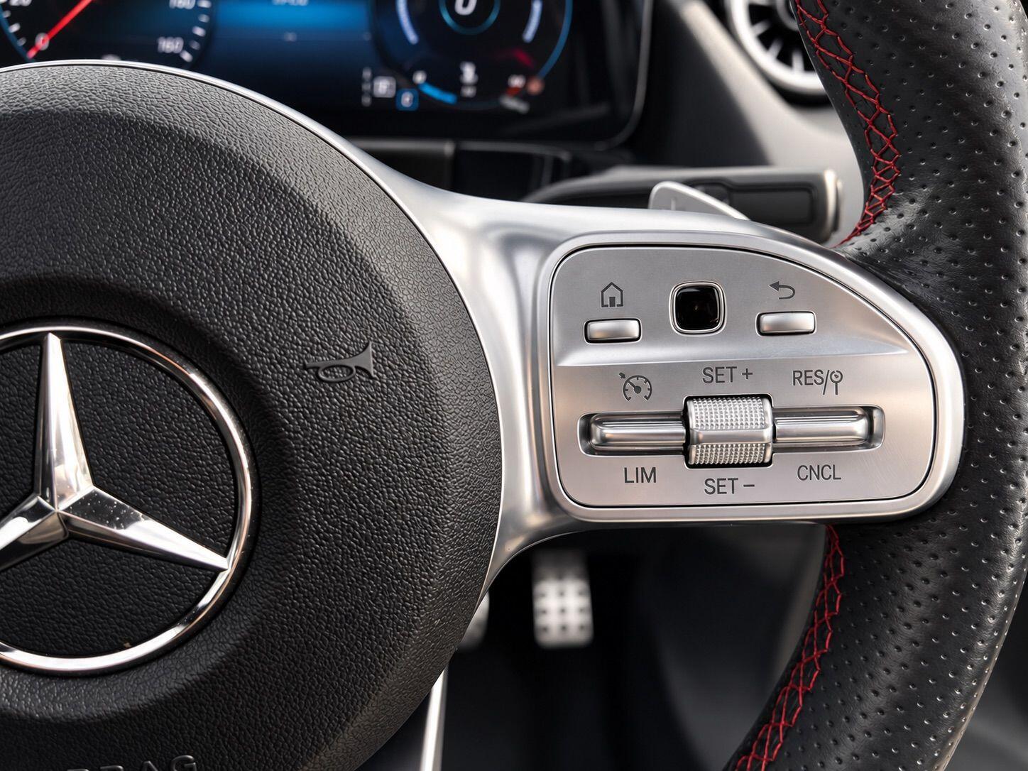 Mercedes-Benz GLA view 27
