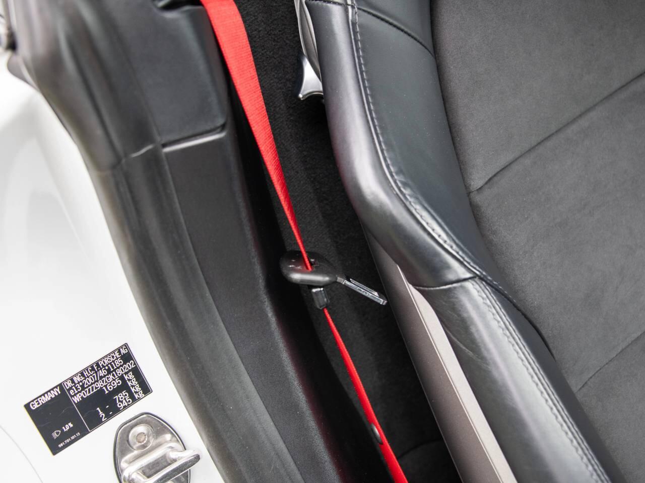 Porsche Cayman view 34