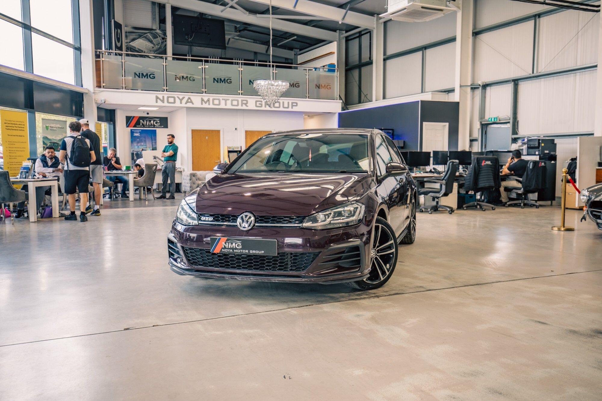 Volkswagen Golf view 4
