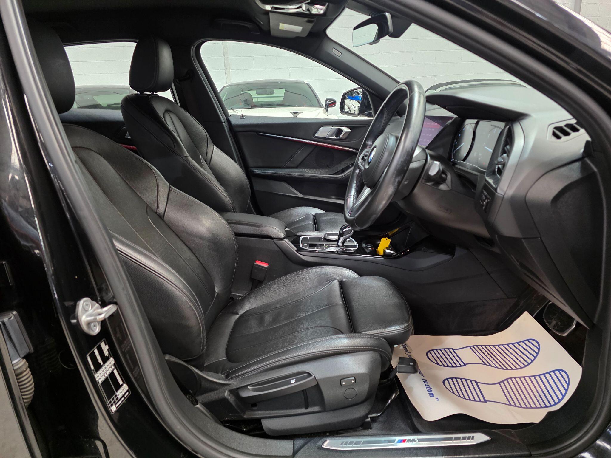 BMW 1 Series view 6