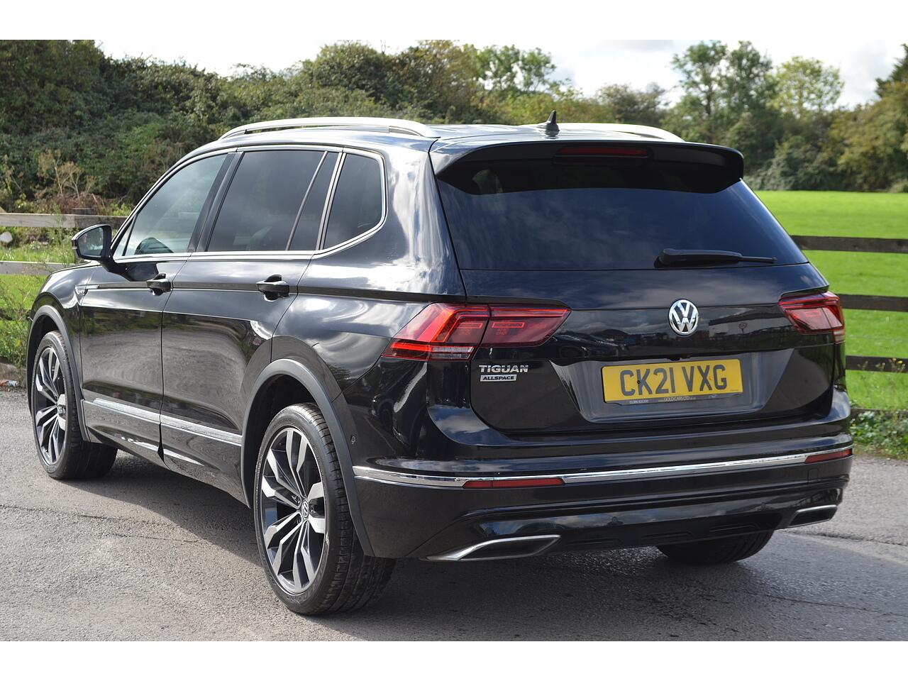 Volkswagen Tiguan Allspace view 7