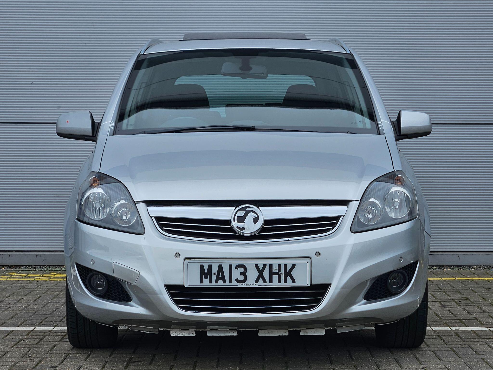 Vauxhall Zafira view 3