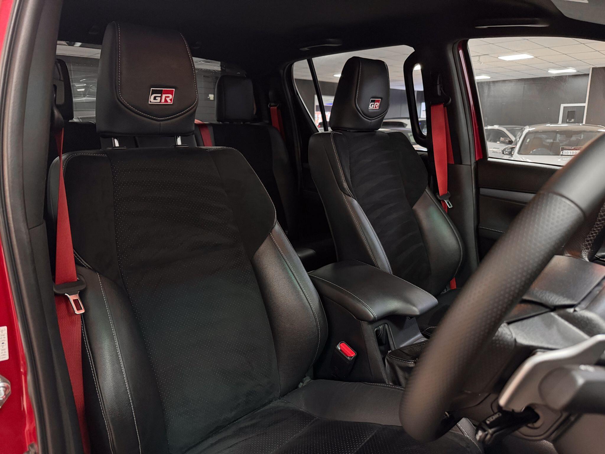 Toyota Hilux view 18