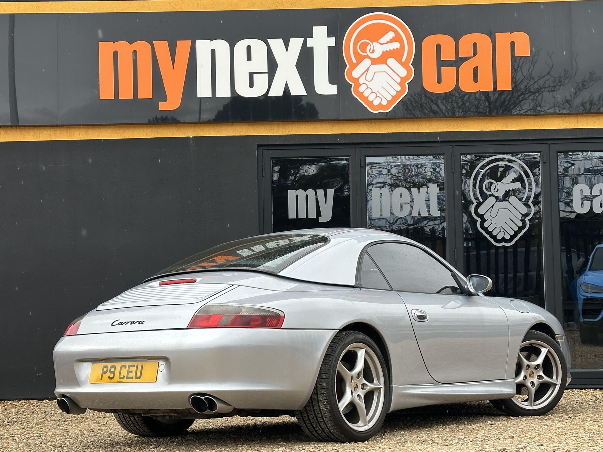 Porsche 911 view 9