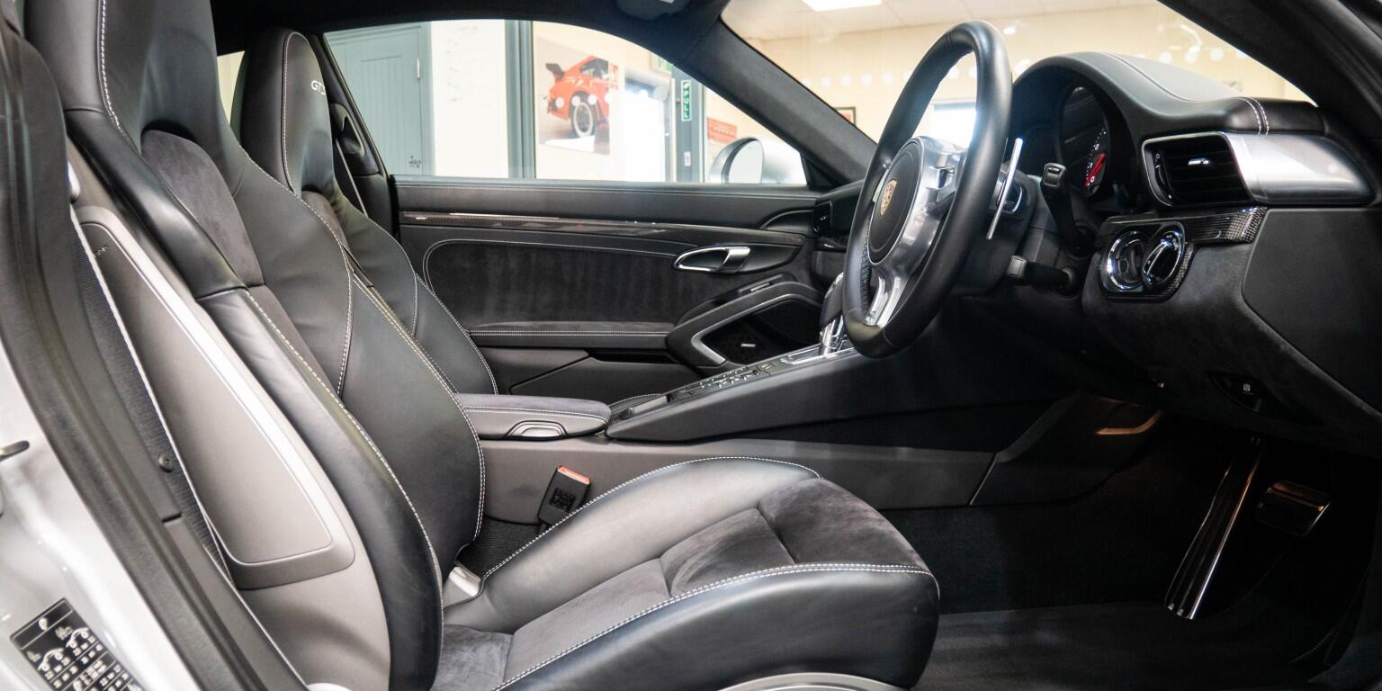 Porsche 911 view 14