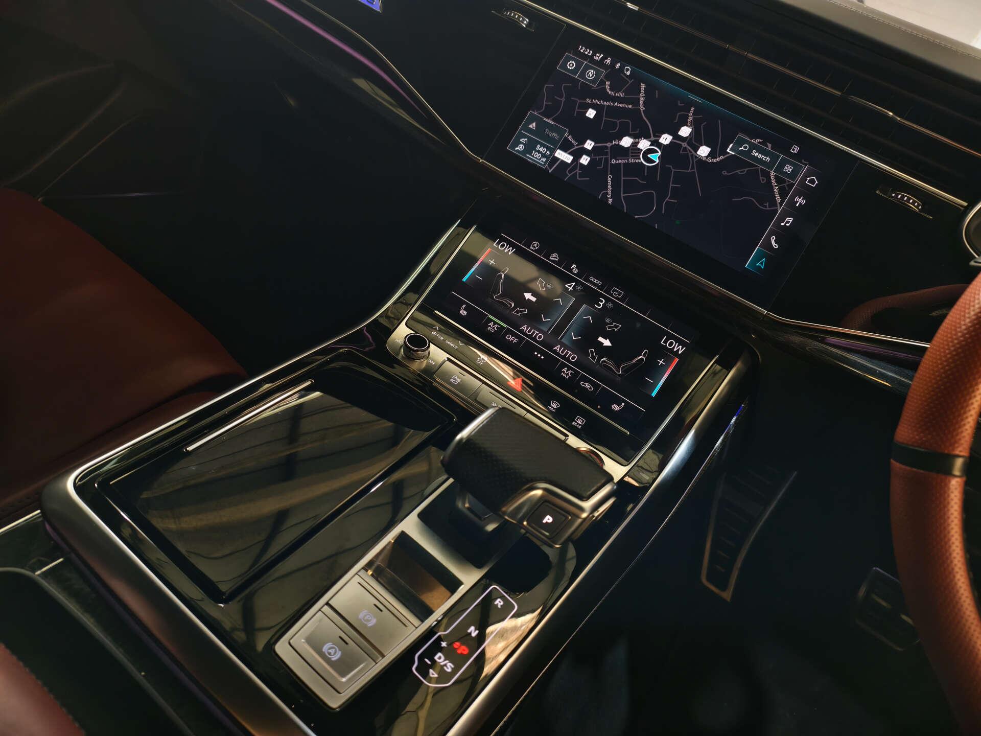 Audi SQ8 view 32