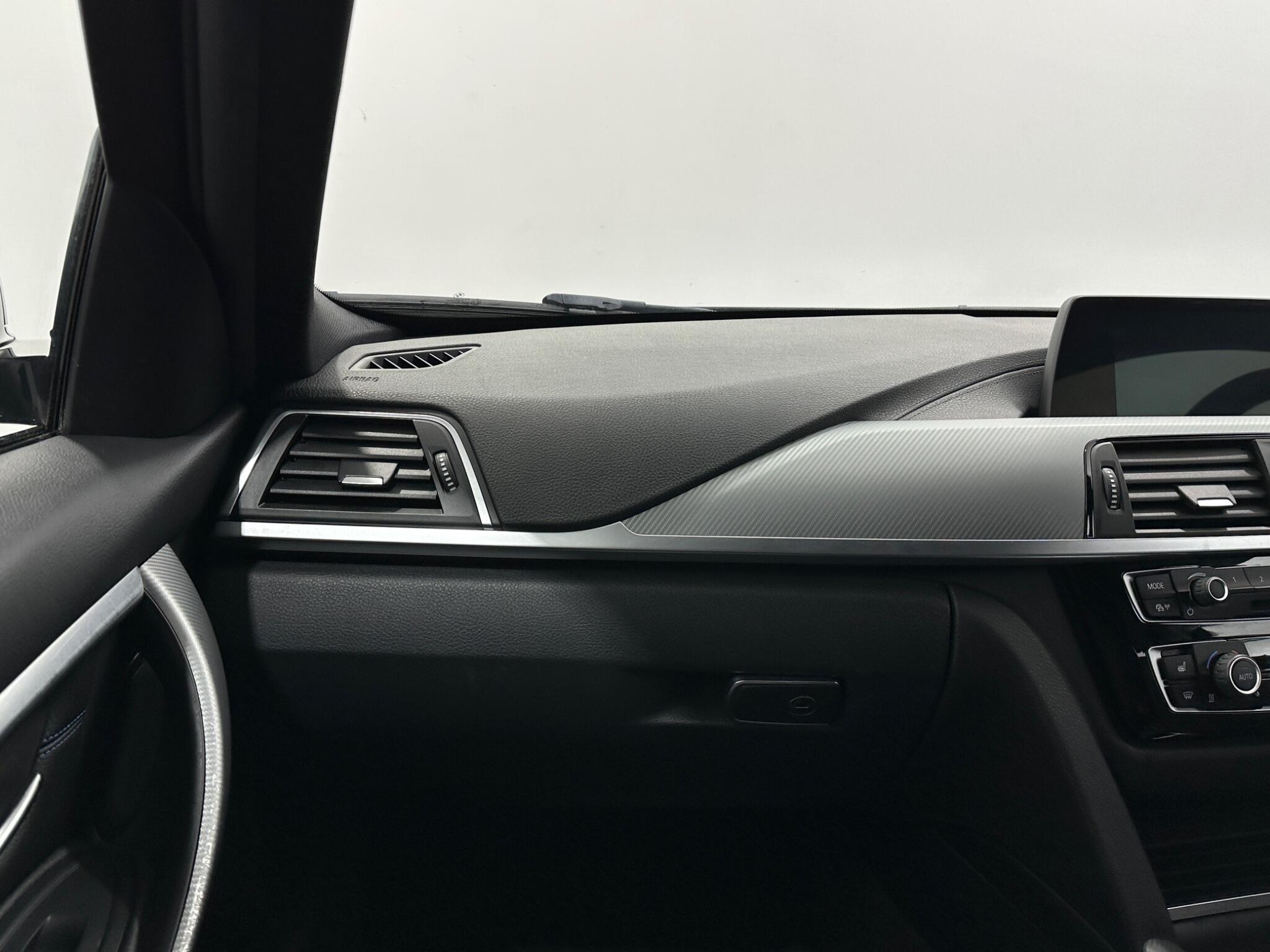 BMW 3 Series view 29