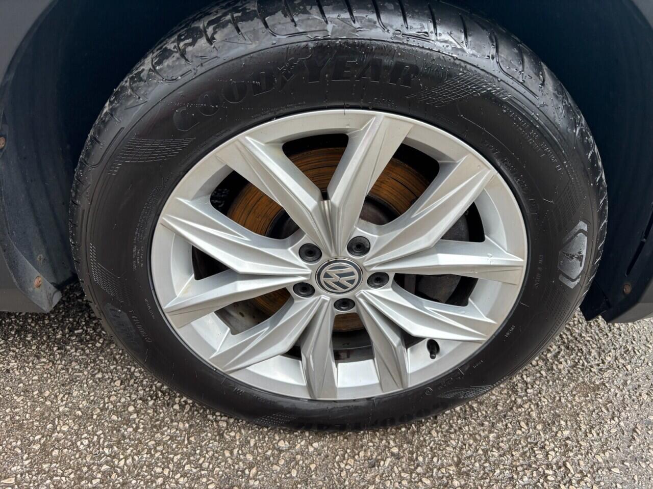 Volkswagen Tiguan view 24