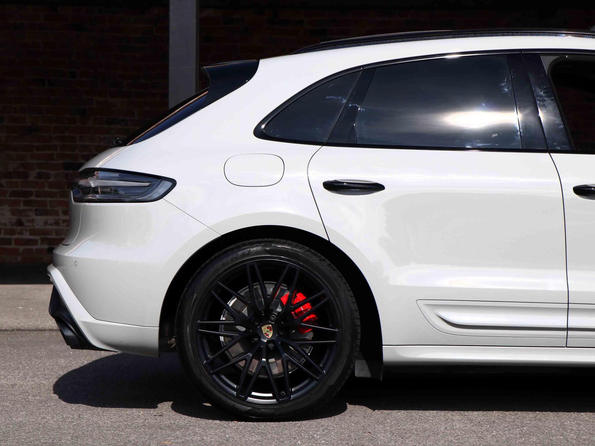 Porsche Macan view 9
