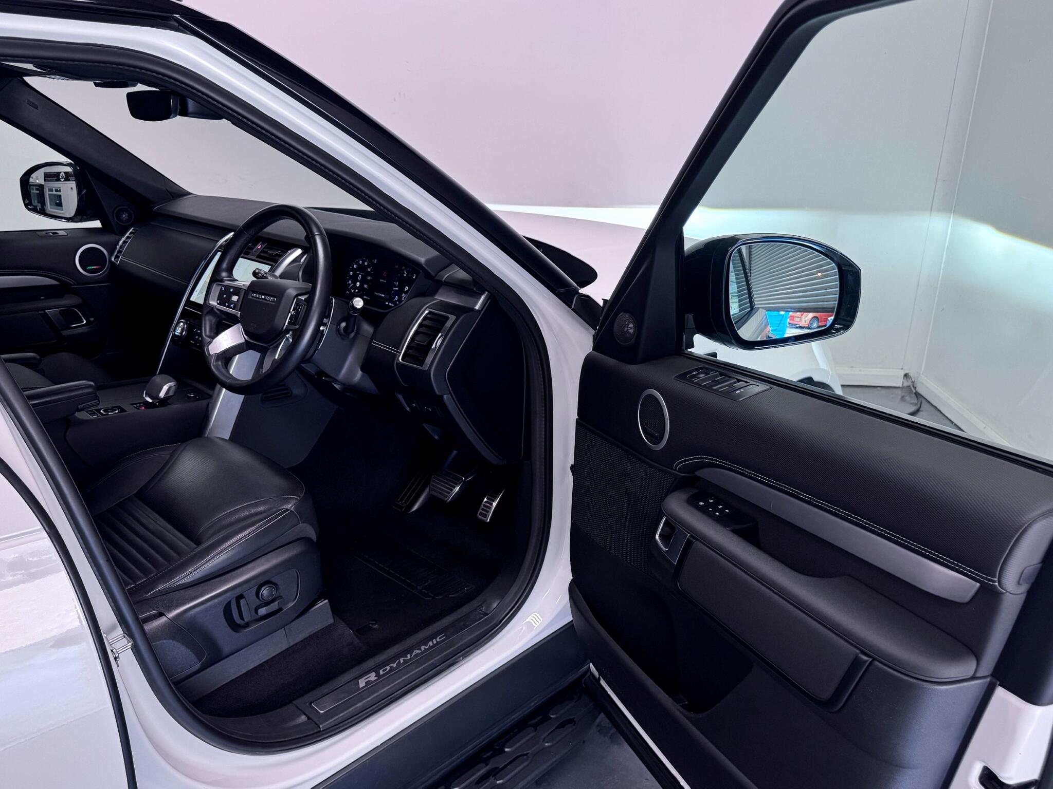 Land Rover Discovery view 27