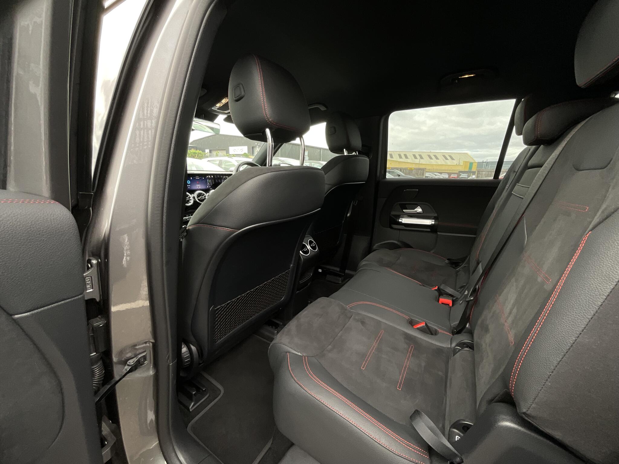 Mercedes-Benz Eqb view 13