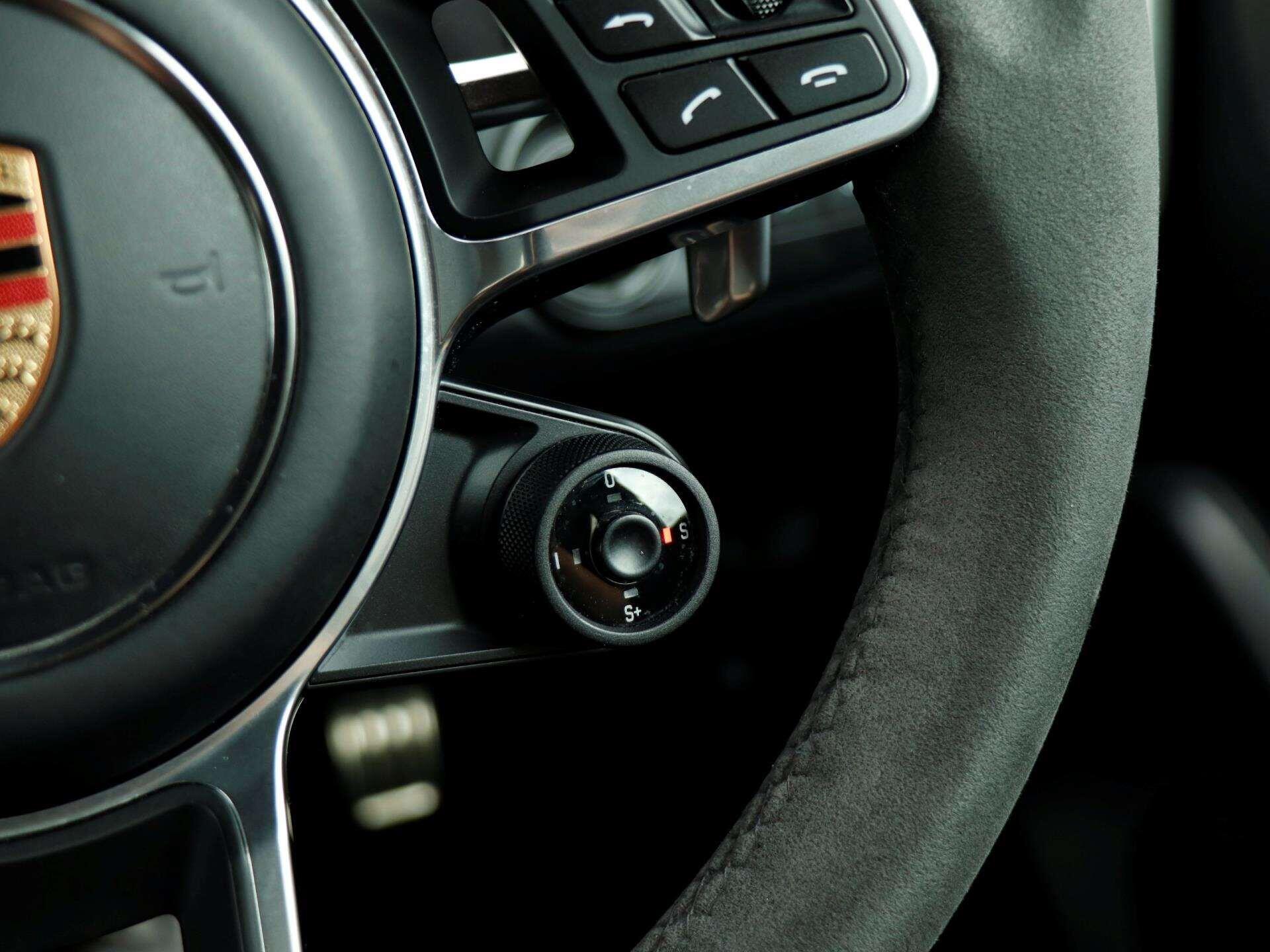 Porsche Cayenne view 21