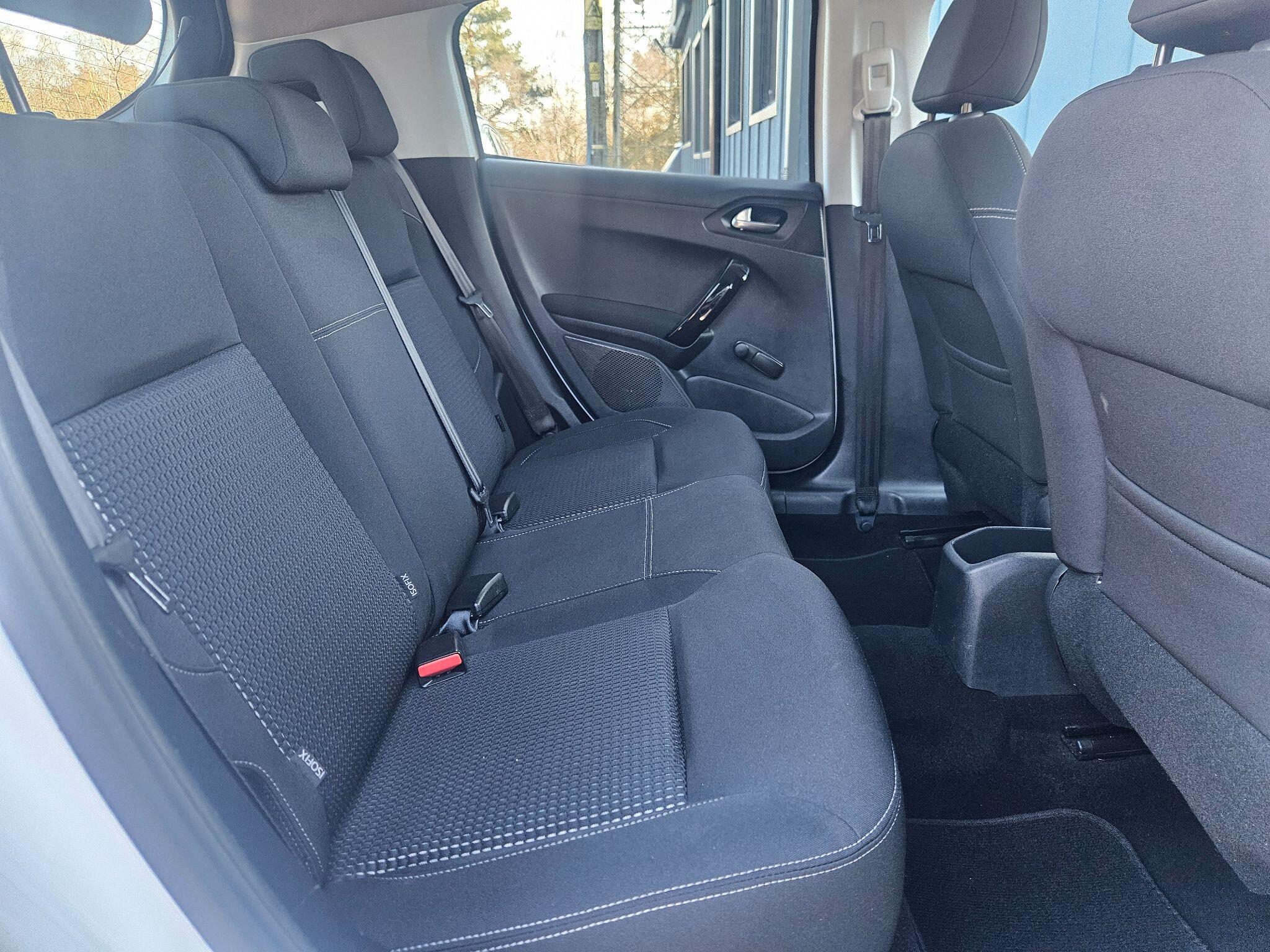 2017 Peugeot 208 image 34