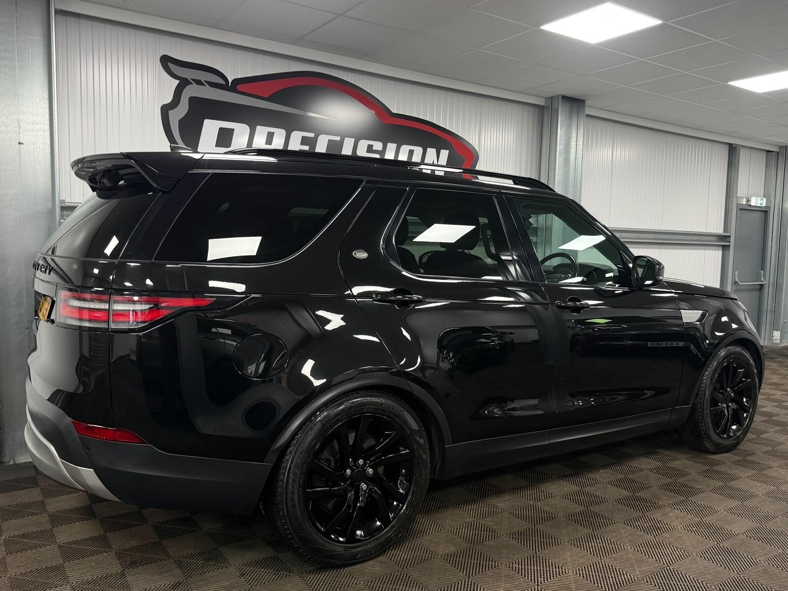 Land Rover Discovery view 13