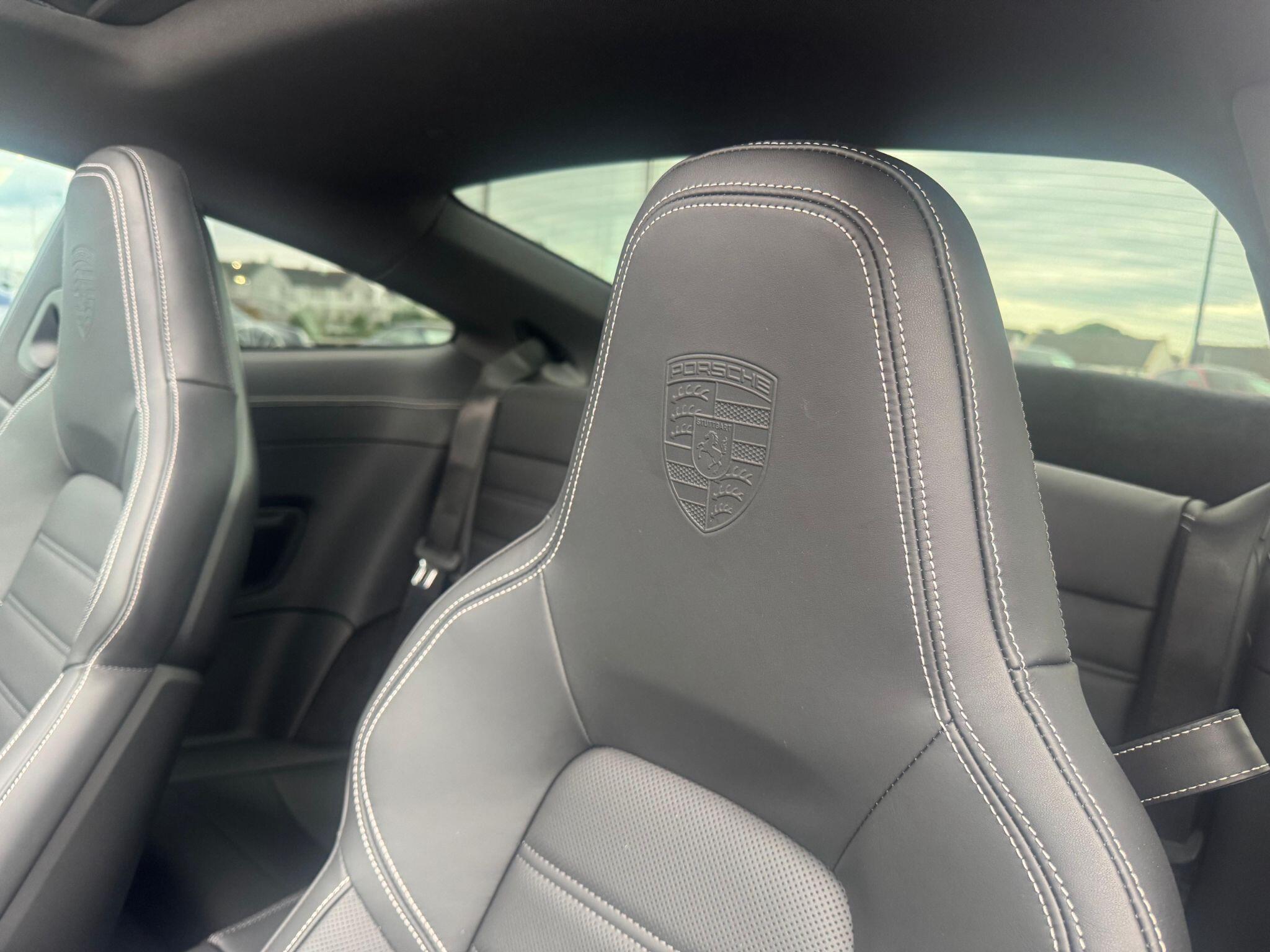 Porsche 911 view 9