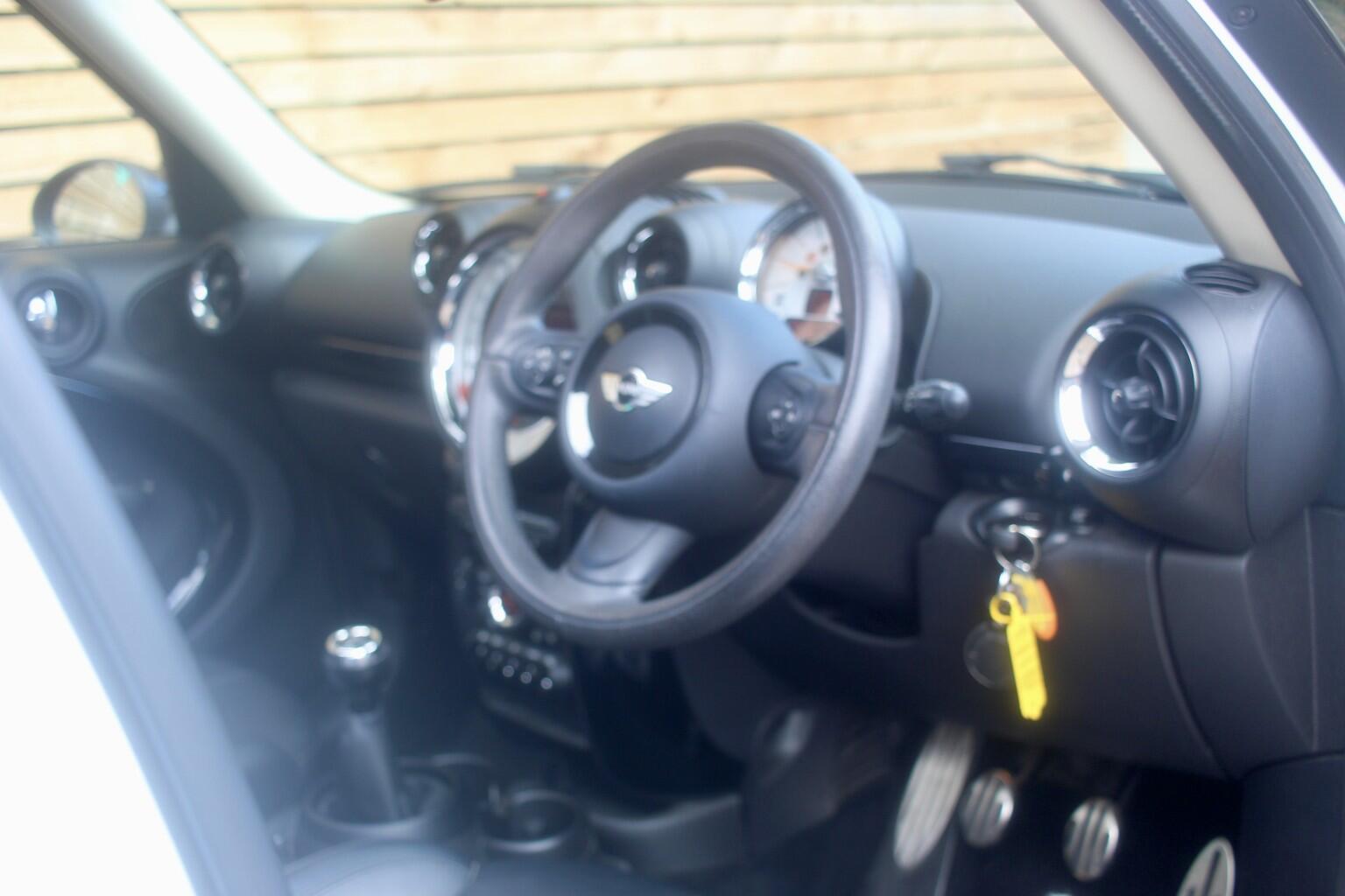 Mini Countryman view 3