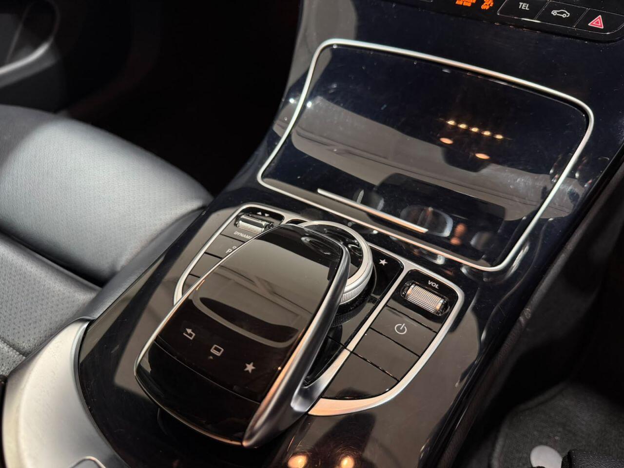 Mercedes-Benz C-Class view 27