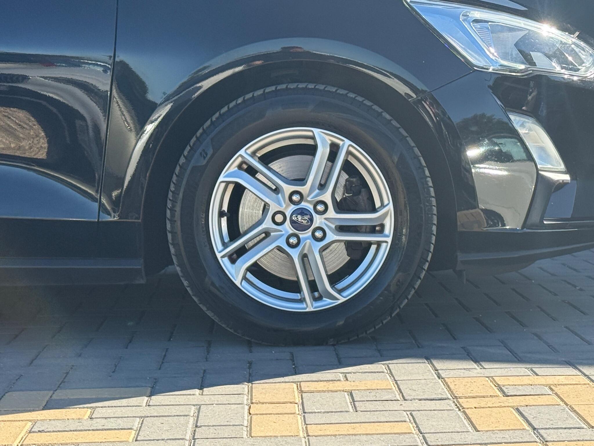Ford Focus view 10