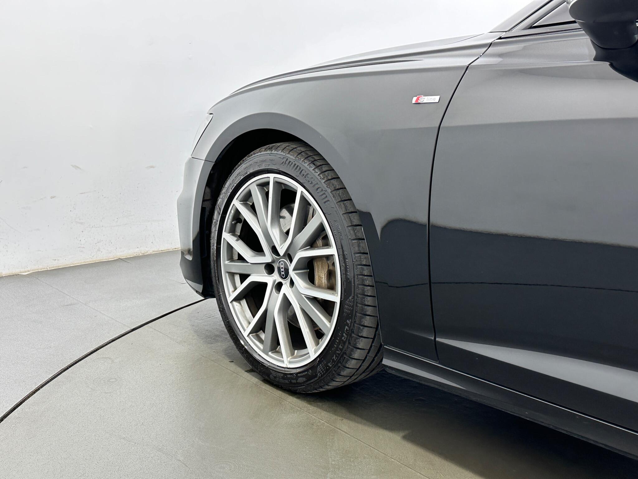 Audi A6 Saloon view 51