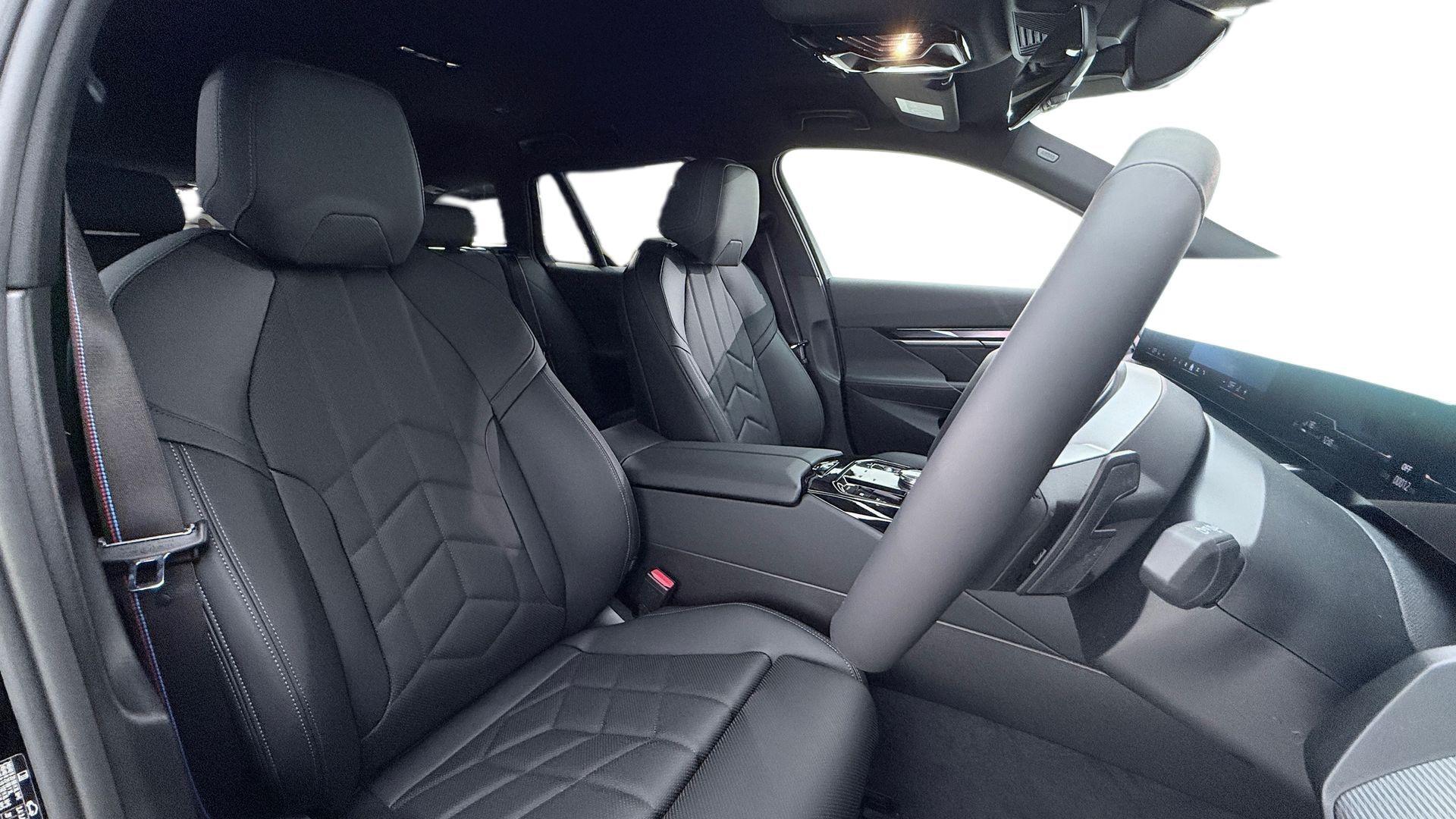 BMW 5 Series view 11
