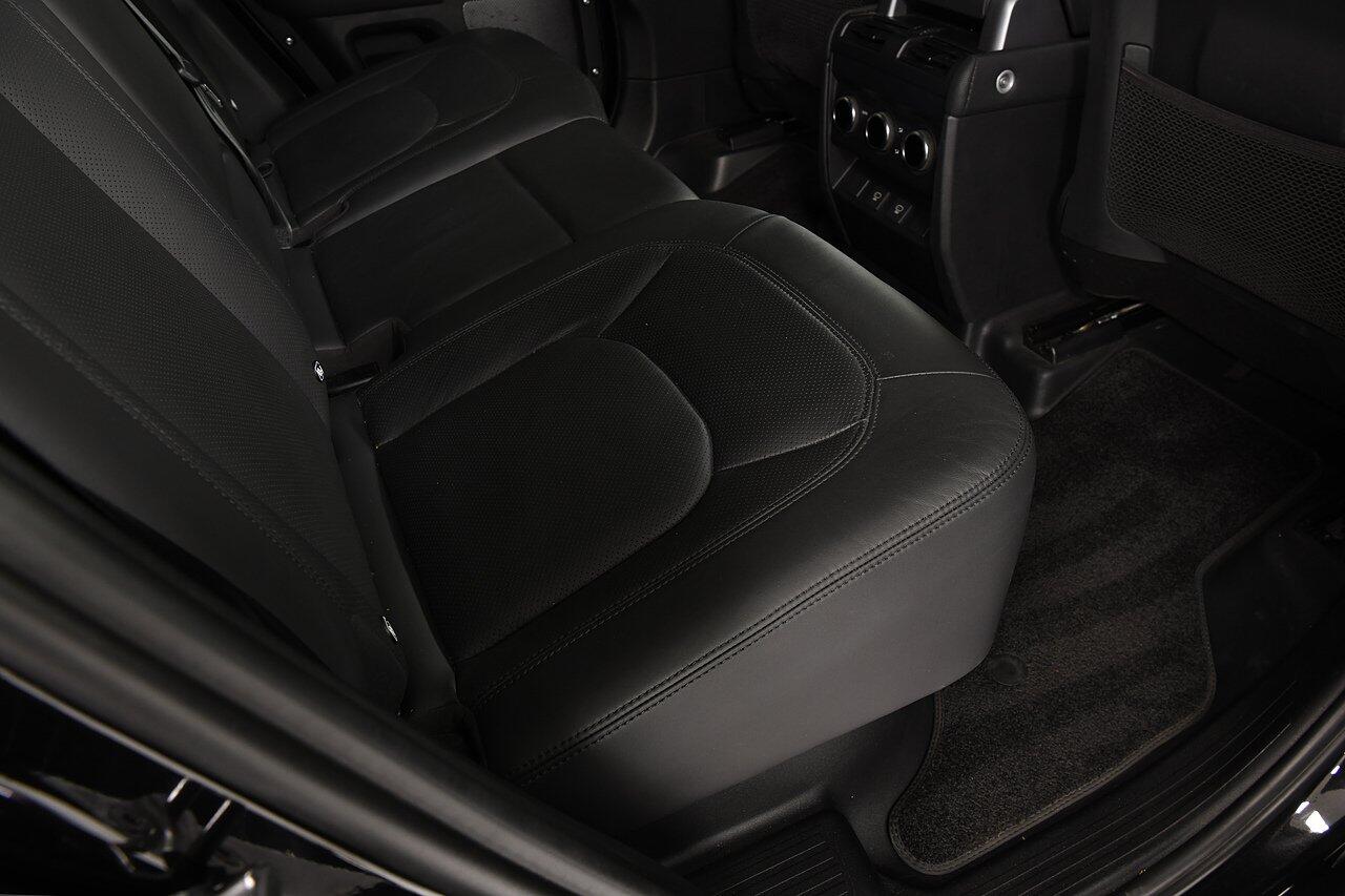 Land Rover Defender view 27