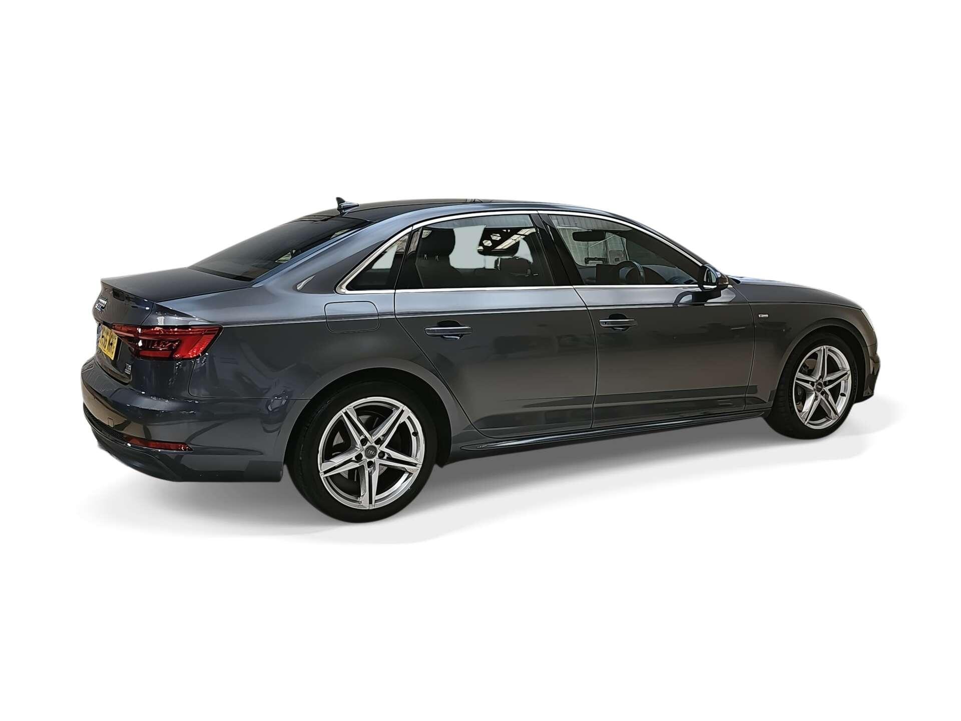Audi A4 view 4