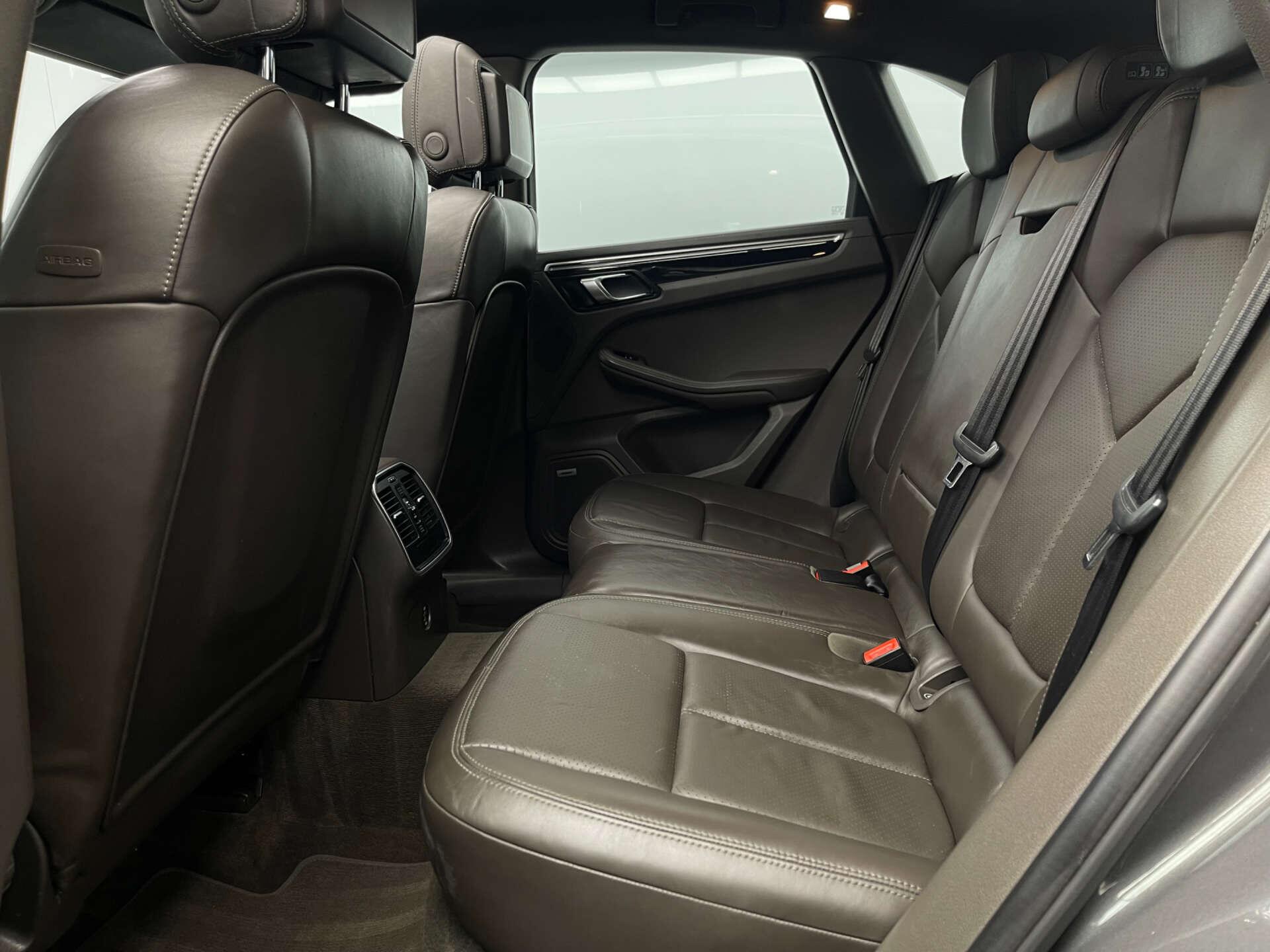 Porsche Macan view 44
