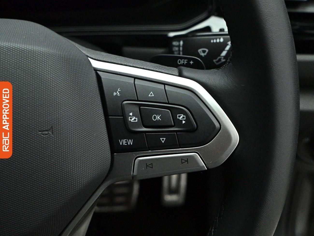 Volkswagen T-Roc view 23