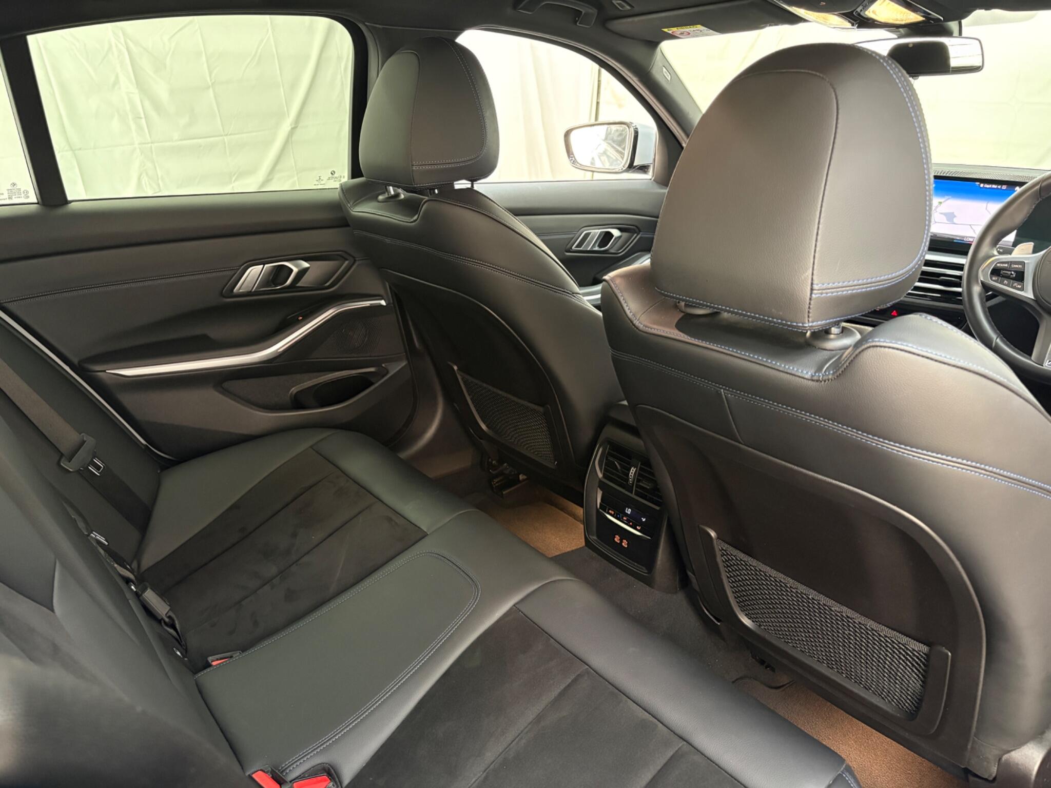 BMW 3 Series view 20