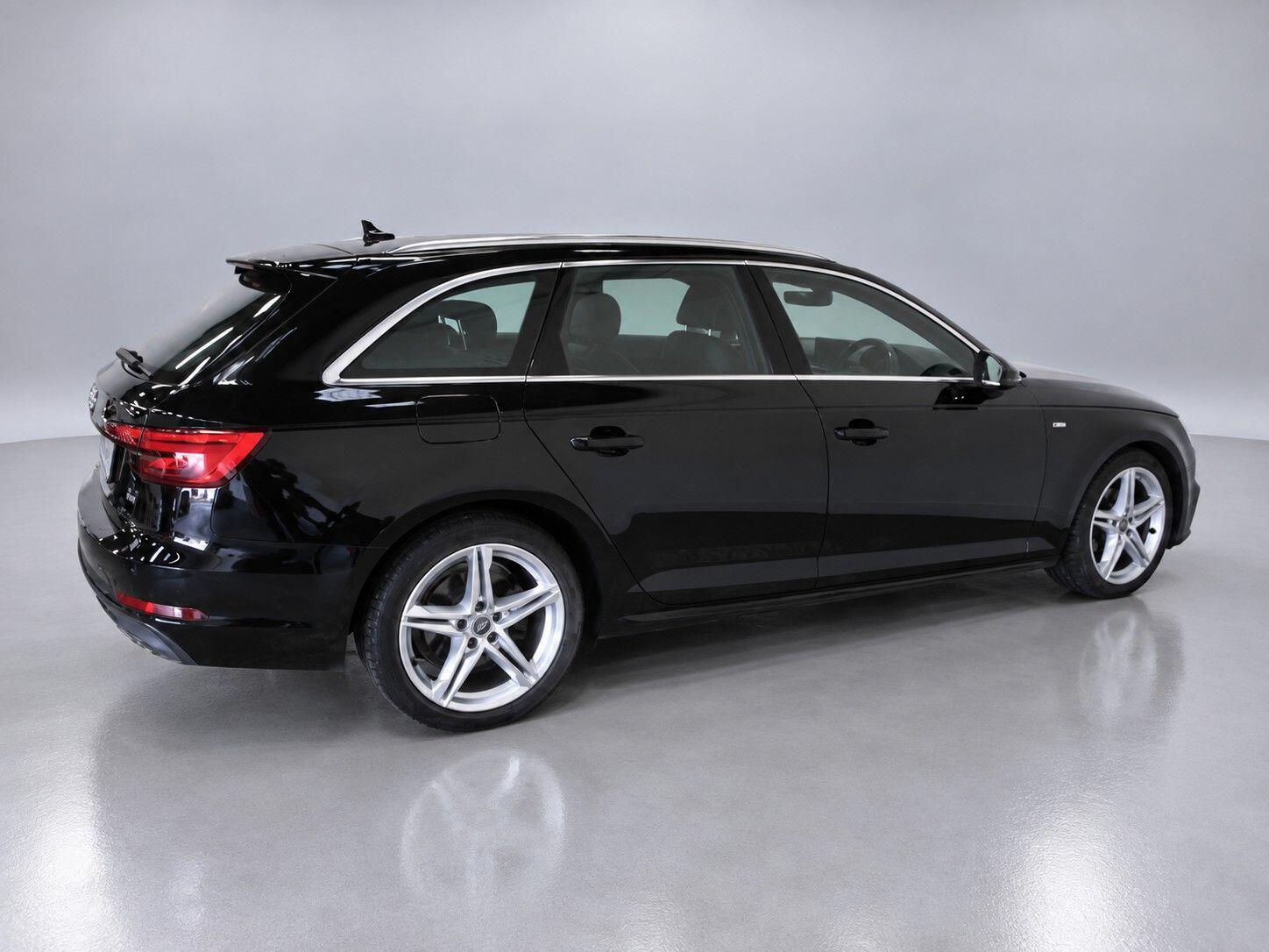 Audi A4 view 11