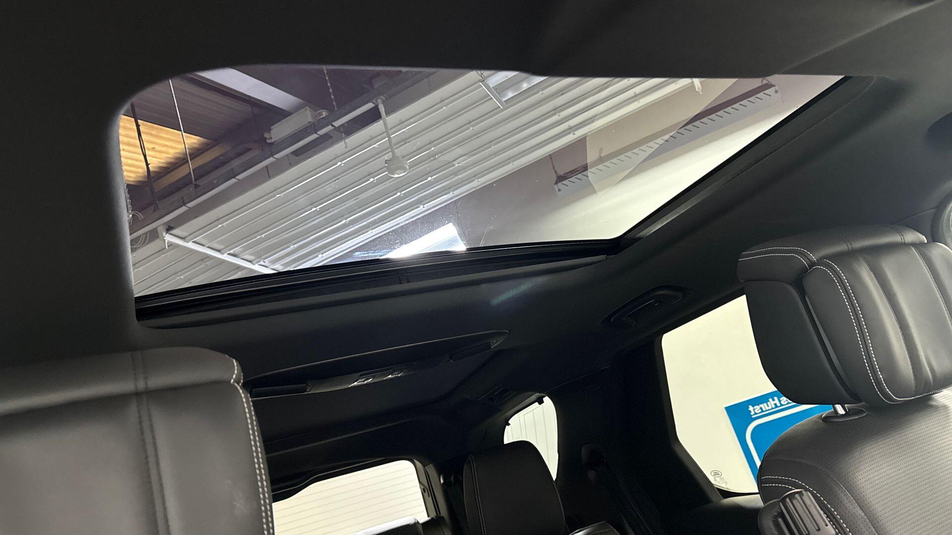 Land Rover Discovery view 21