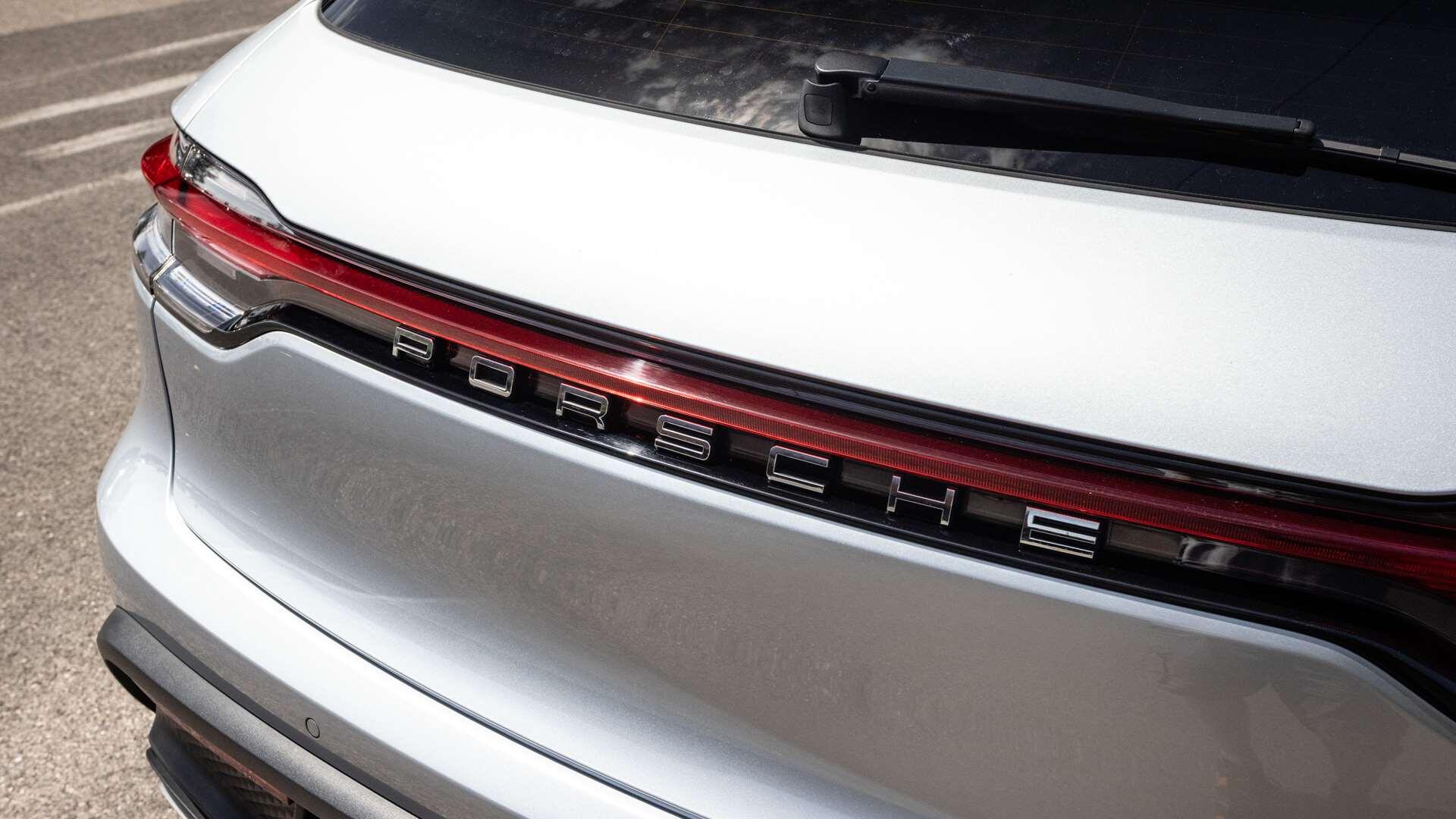 Porsche Macan view 11